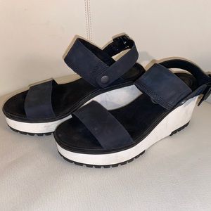 Woman’s platform Timberland sandal size 8